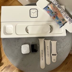 Apple Watch Series 7 Silver Stainless Steel 41mm, Starlight Sport Band
